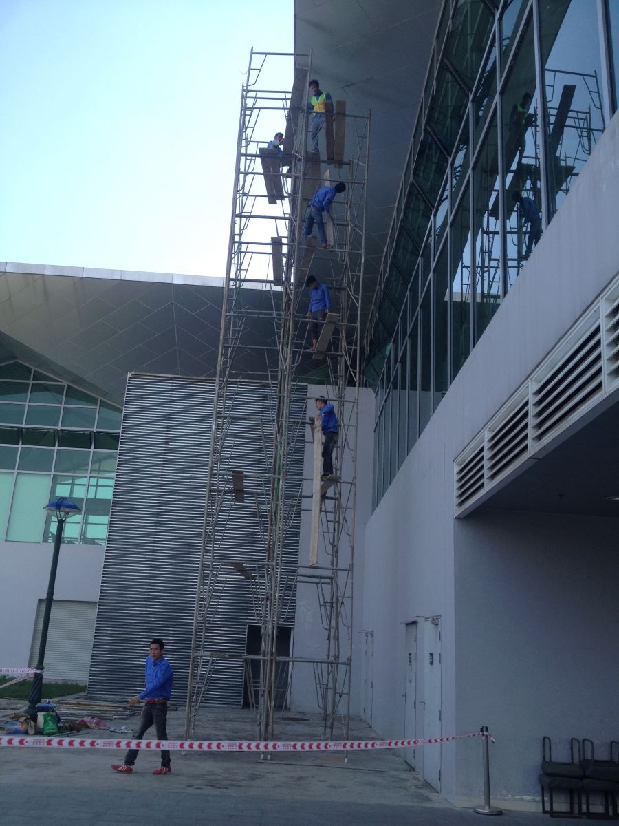 lau chùi biển hiệu